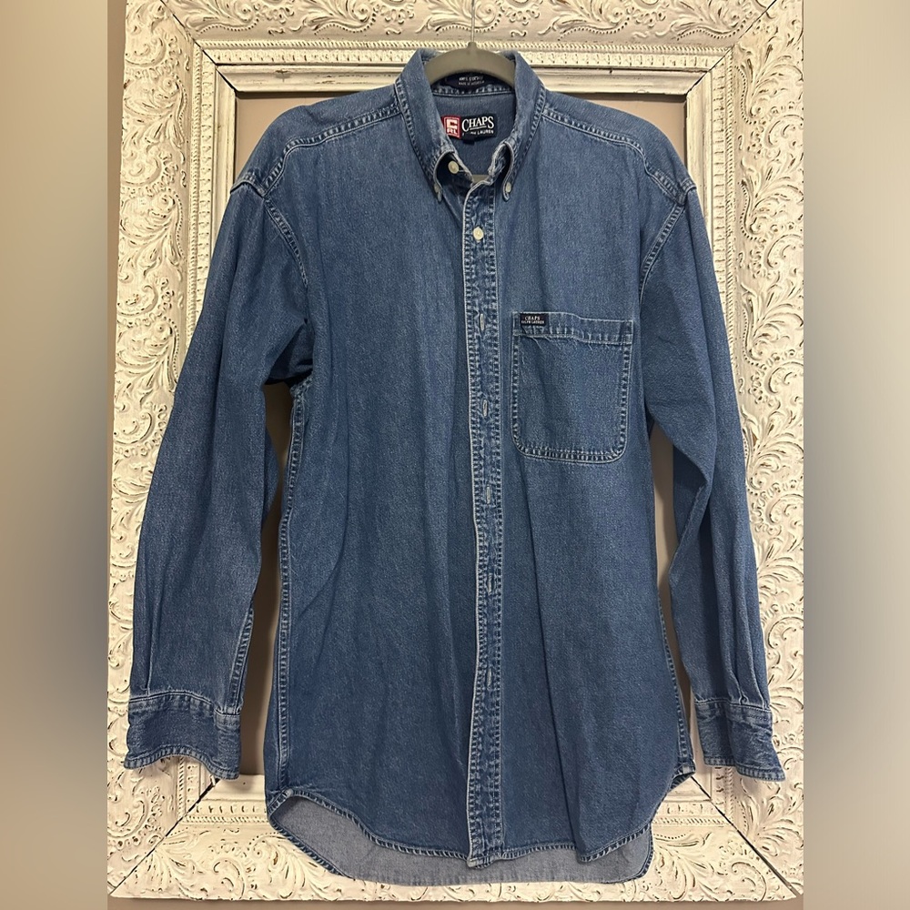 Chaps Ralph Lauren Denim button down shirt. Size M. ❣️